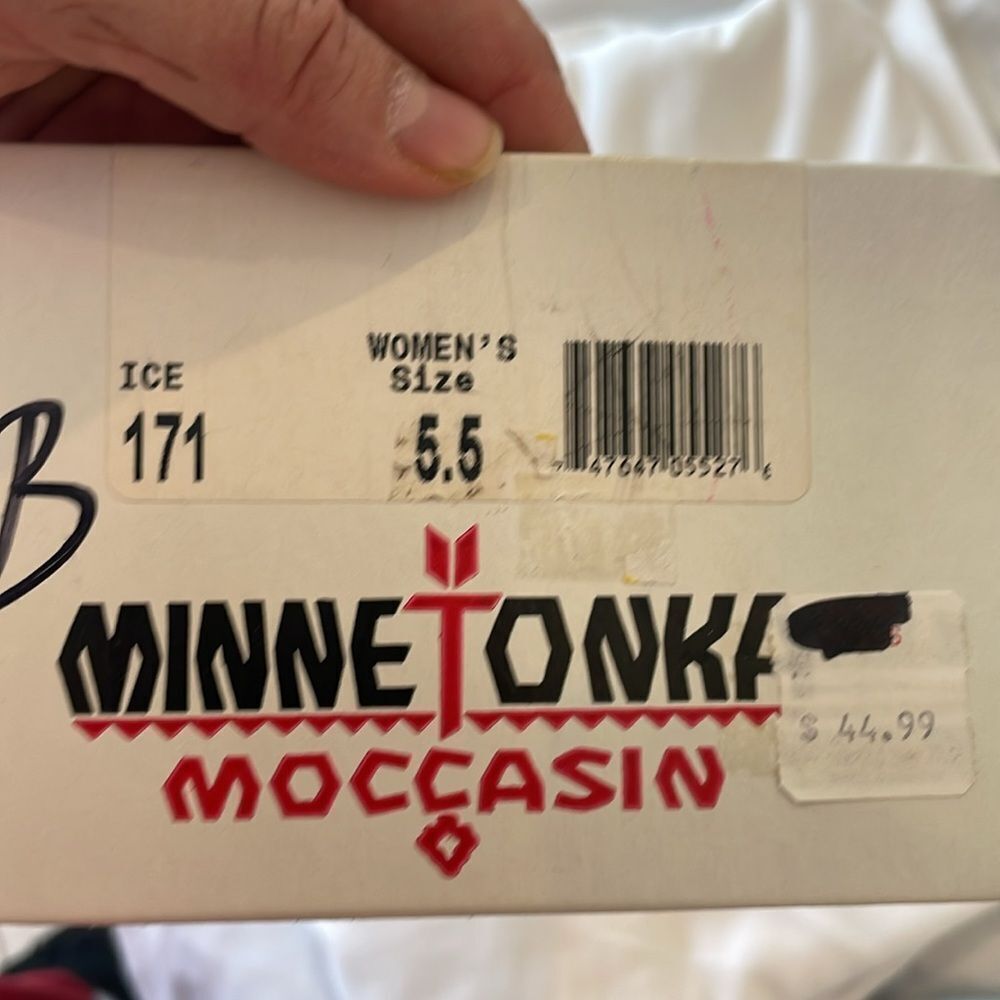 MINNETONKA LEATHER MOCCASINS. NEW. - Picture 7 of 7